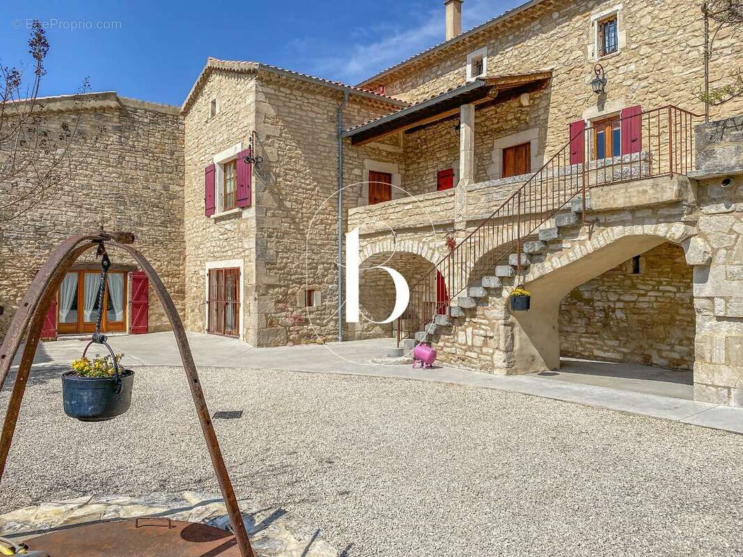 Maison à BARJAC
