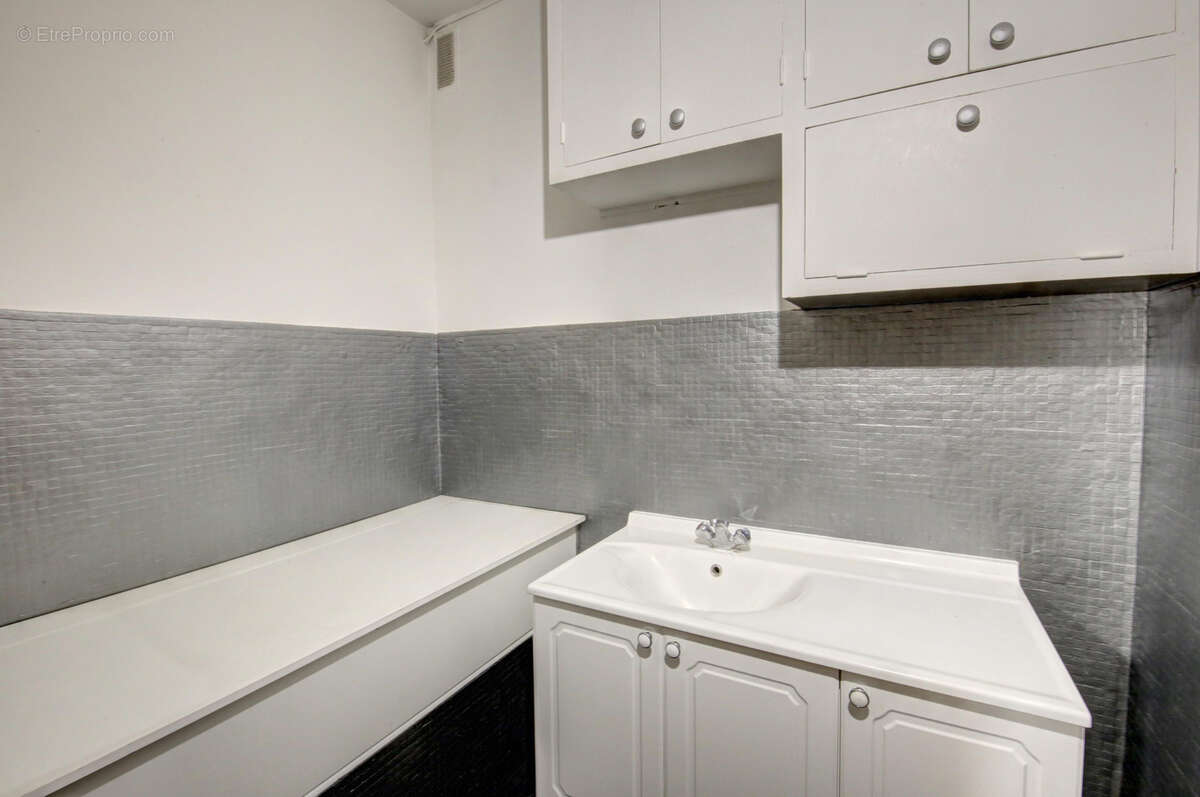 Commerce à NEUILLY-SUR-SEINE