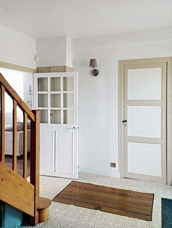 Maison 130 m2 3 chambres jardin clos veranda garage atelier - photo 6