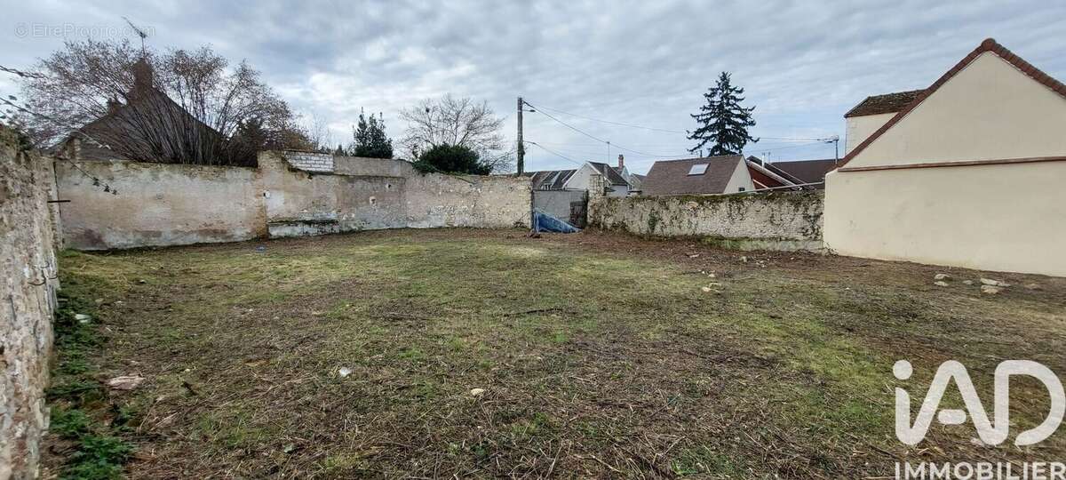 Photo 5 - Terrain à VILLEBLEVIN