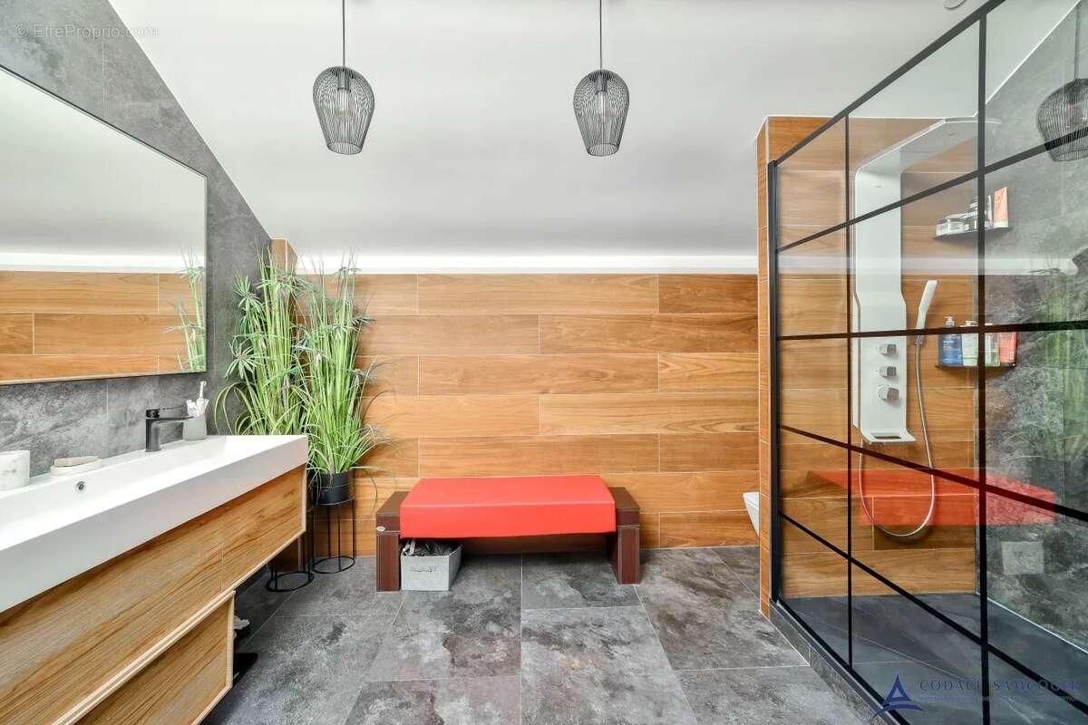 Loft - Quartier Pierre et Marie Curie - Ivry Sur Seine 5 pièce(s) 164.76 m2 - photo 10