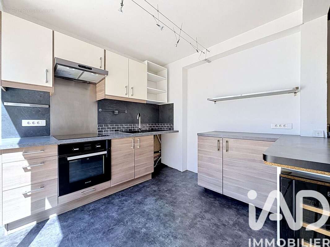 Appartement 57 m² à Istres  - photo 4