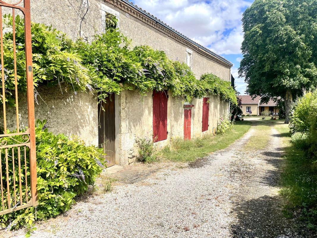 Maison à THENEZAY