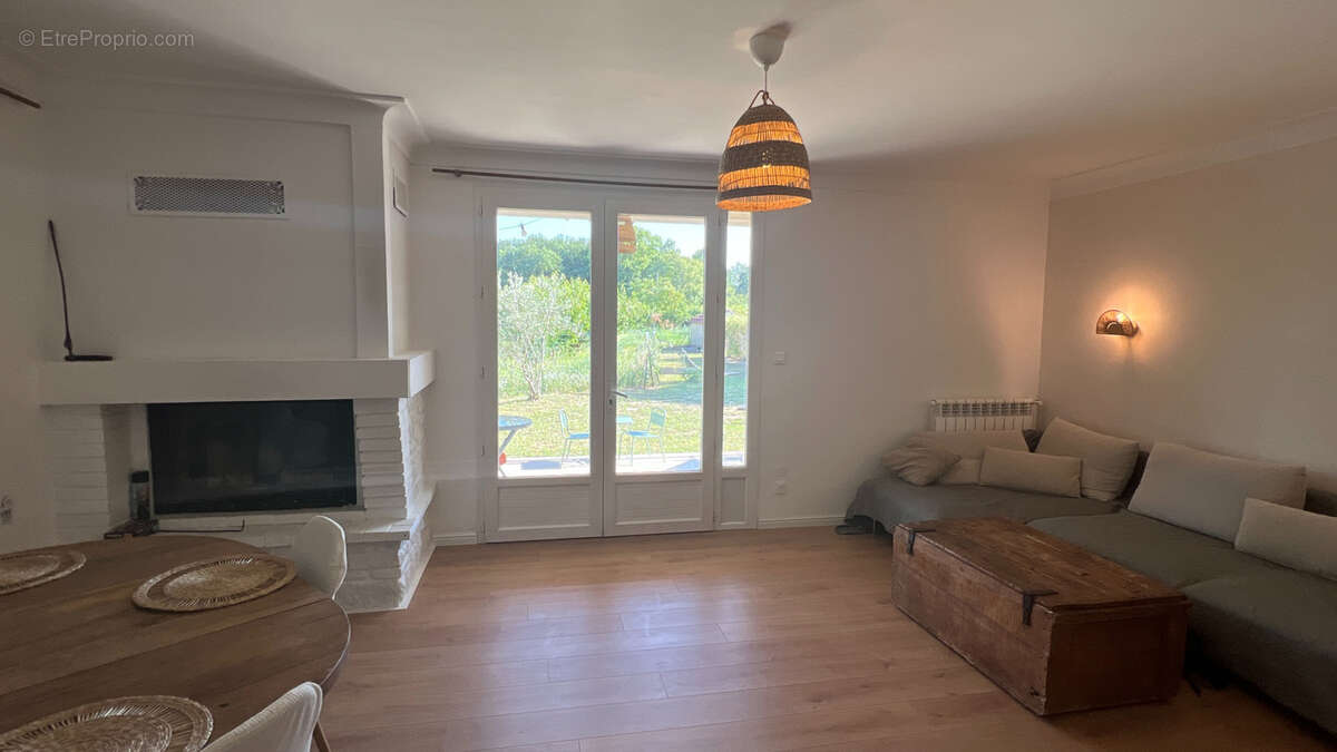 Maison à PERNES-LES-FONTAINES