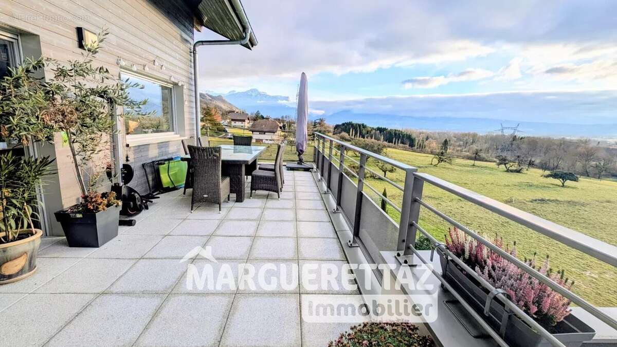 Appartement à CONTAMINE-SUR-ARVE