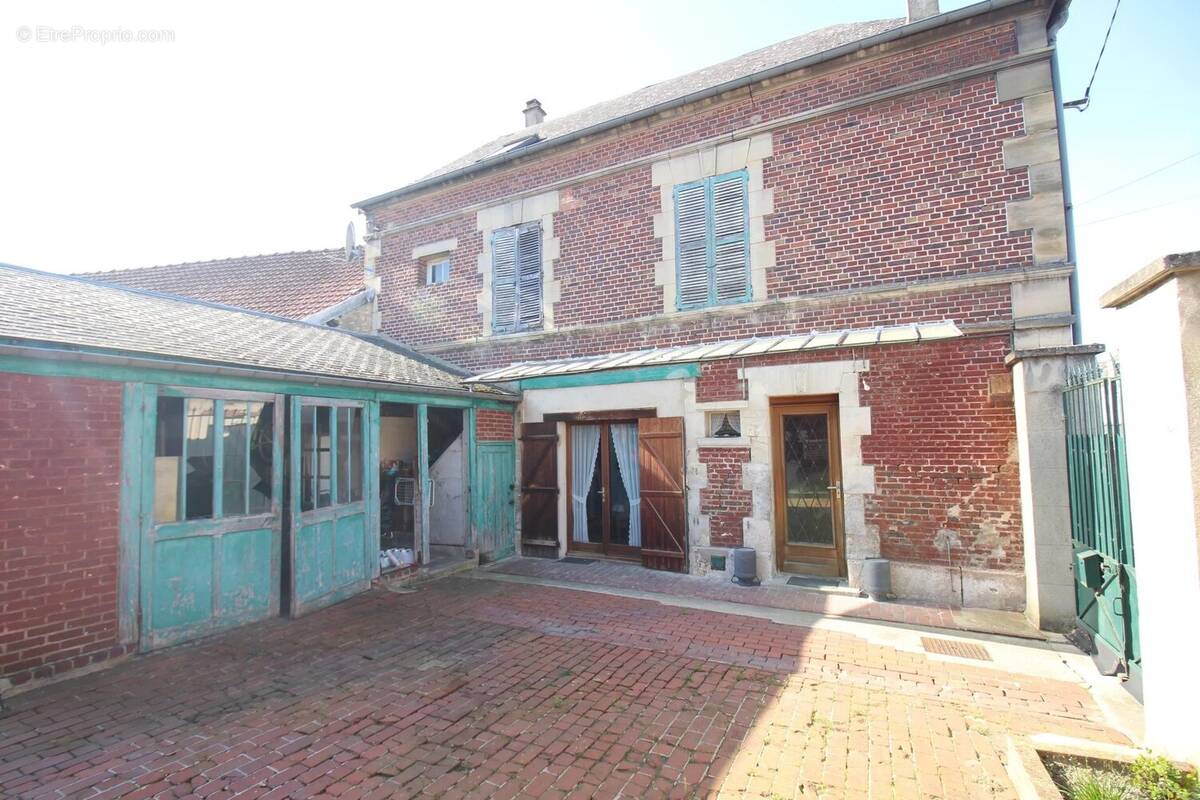 Maison à CIRES-LES-MELLO