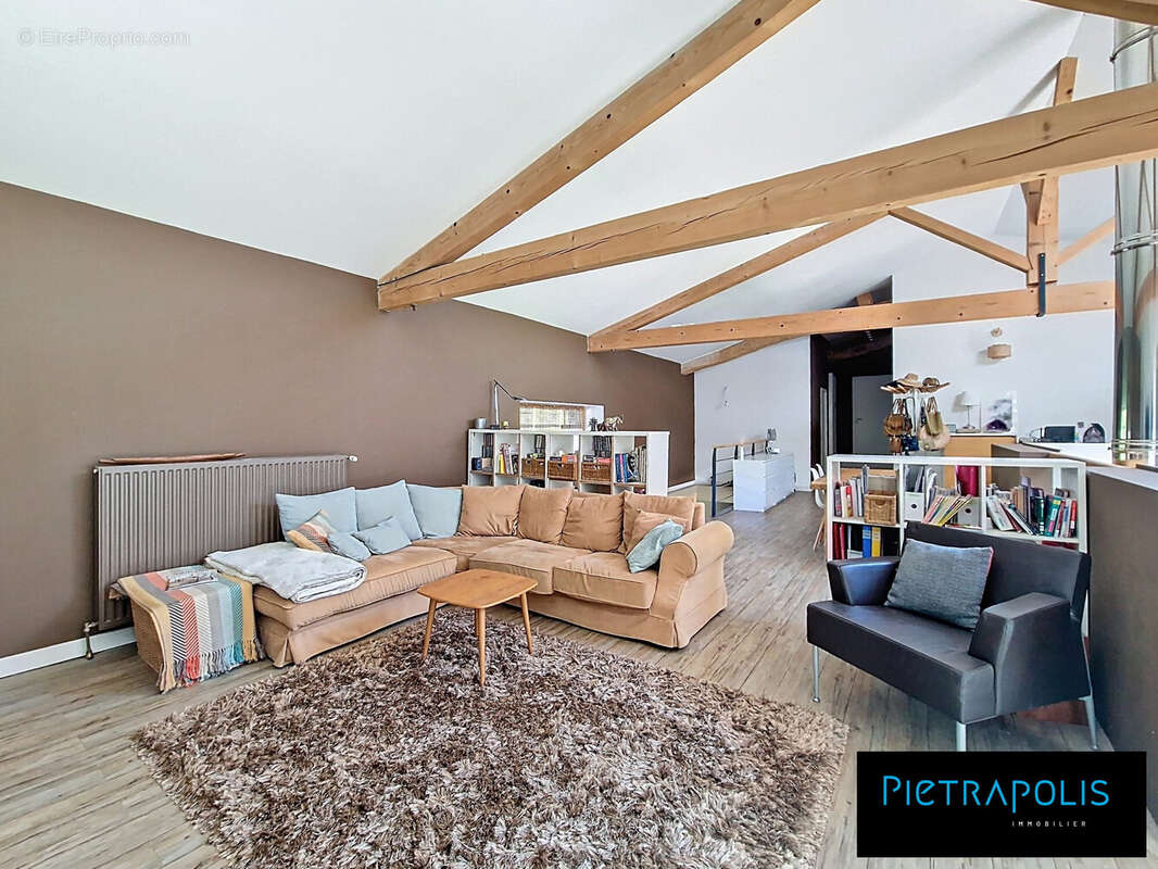 Maison 375 m² à Larajasse  - photo 9