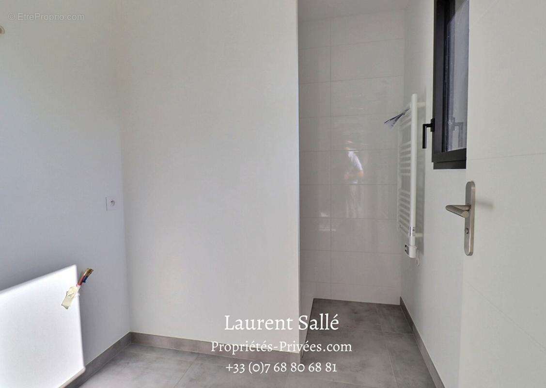Maison neuve RE 2020 de plain-pied 125 m²  - 3 chambres - Sous-sol - Terrain 2 020 m² - - photo 8