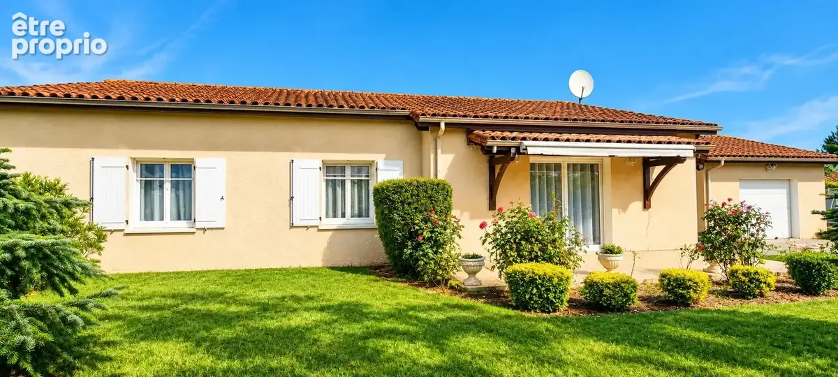 Saint Pierre d'Eyraud , maison plain pied de 2005 sur 1155 m² de terrain . - photo 2