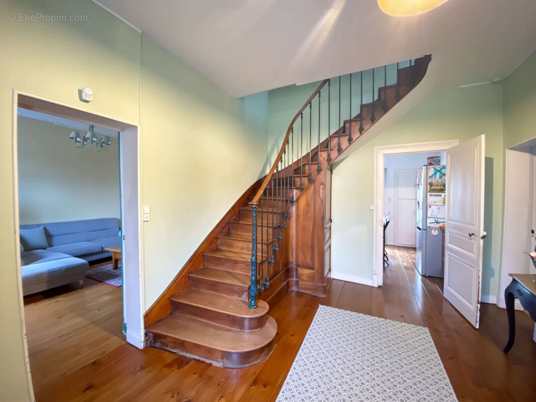 Maison à SAINT-YRIEIX-SUR-CHARENTE