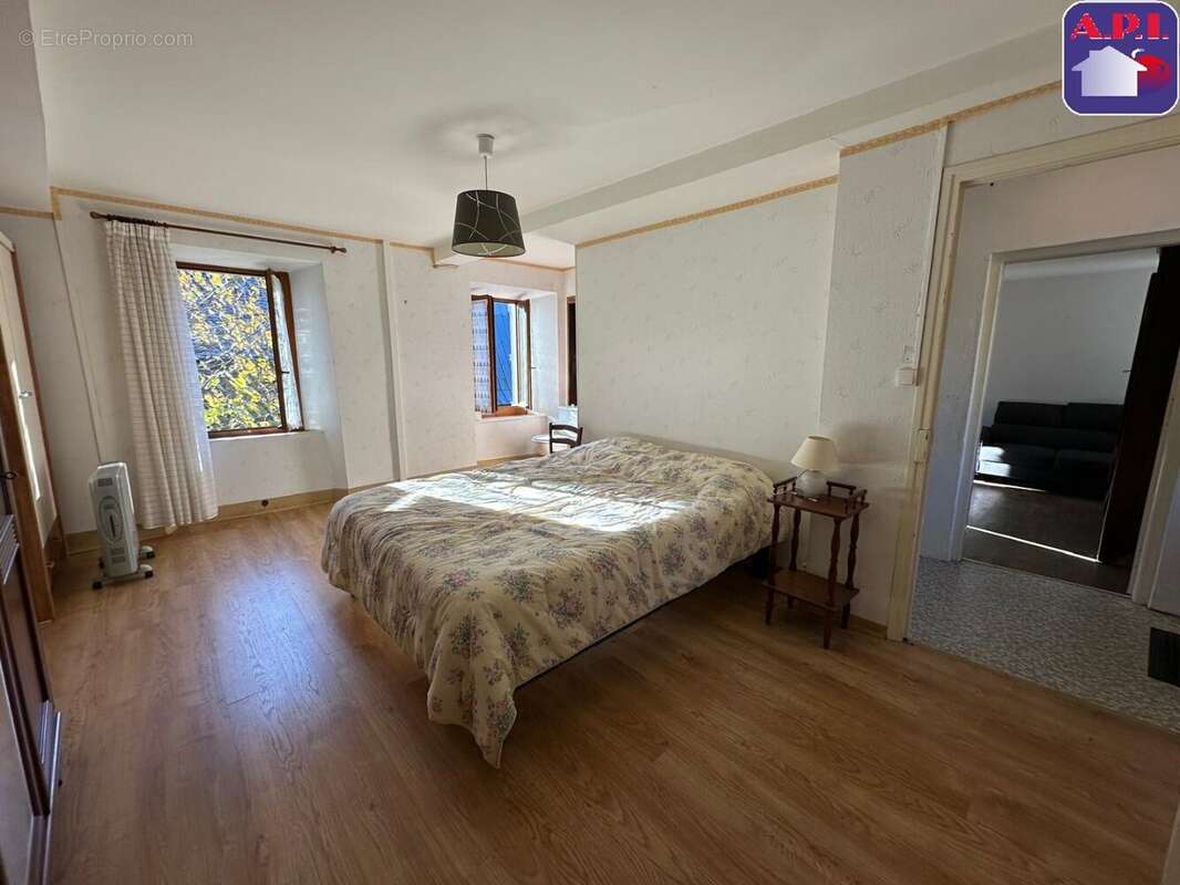 Maison à SAINT-JEAN-DU-CASTILLONNAIS