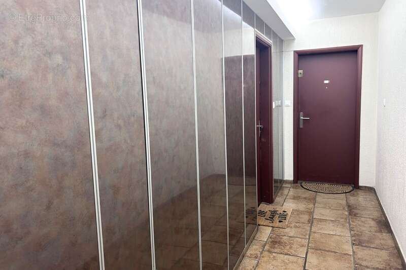 Appartement à vendre 5 pièces - Rez de jardin - CALME - PARKINGS - PROCHE DES COMMODITES - photo 17