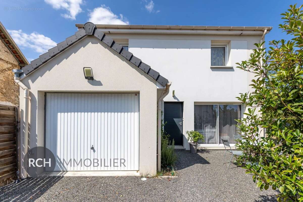 Exclusivité - Maison de village avec commerces à pied - photo 2