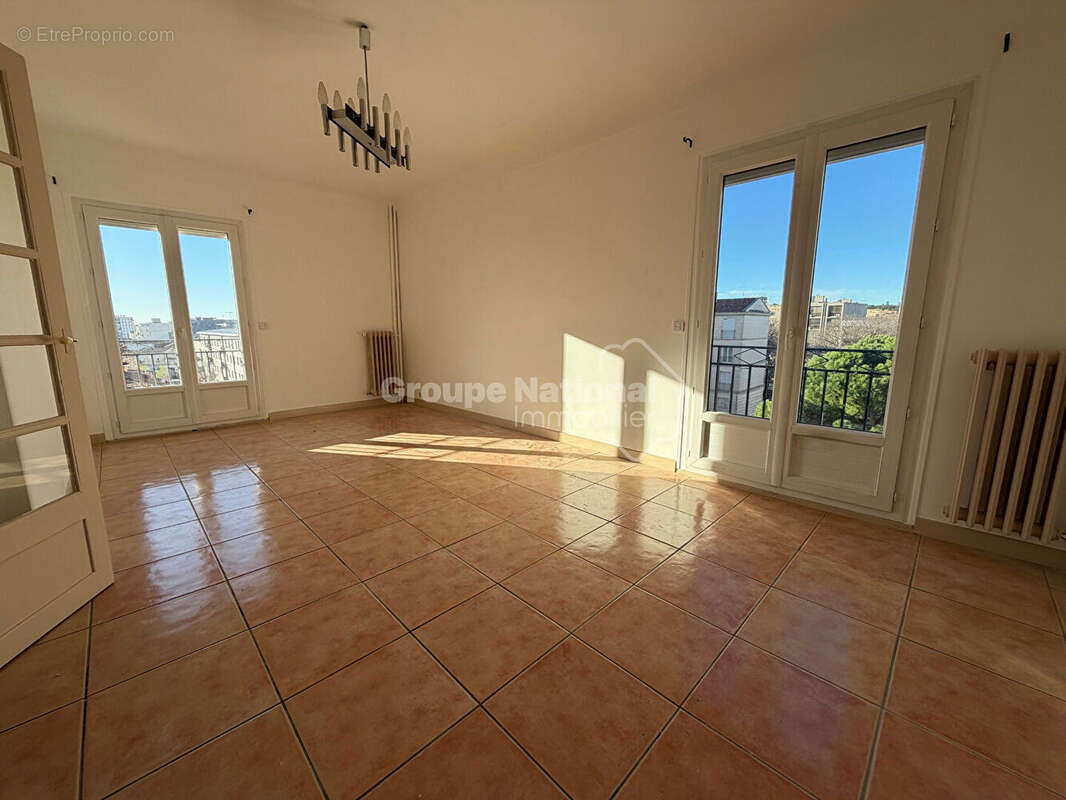 Nimes Jean-Jaures Appartement P2 rénové - photo 3