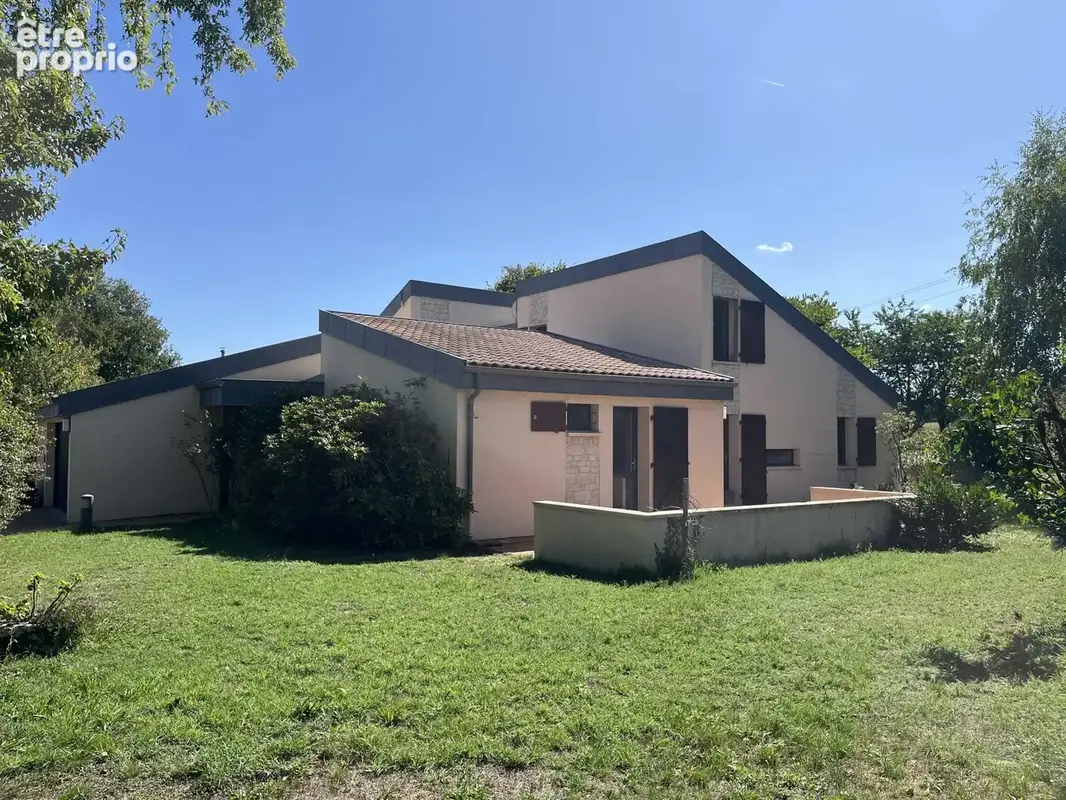 Photo Maison à Chasseneuil-Sur-Bonnieure au prix de 270 000€