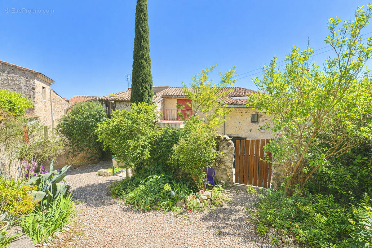 Maison à ROCHEMAURE