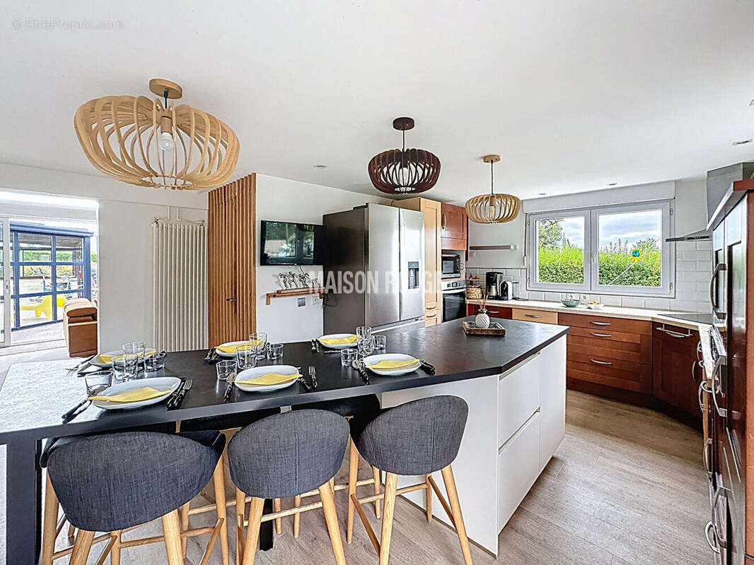 Maison d'Exception à Deux Pas de la Plage des Sables d'Or ! Confort et Luxe au Coeur d'un Cadre Idéal" - photo 3