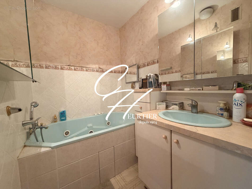 Appartement à SAINT-MARTIN-D'HERES
