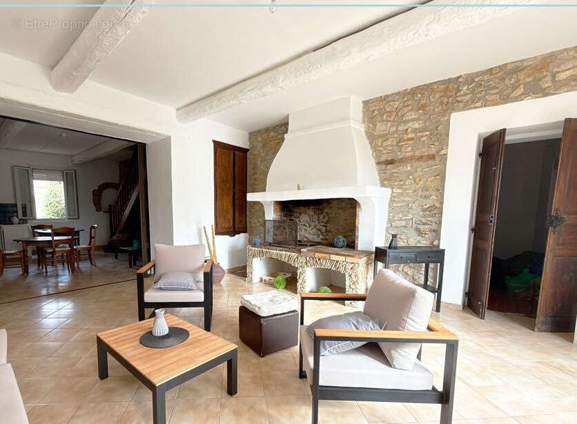 Maison à MORNAS