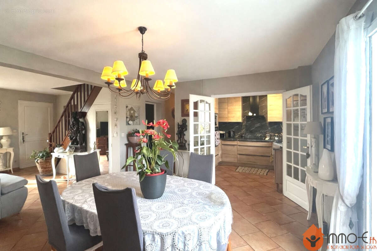 Maison à MAGNY-LE-HONGRE