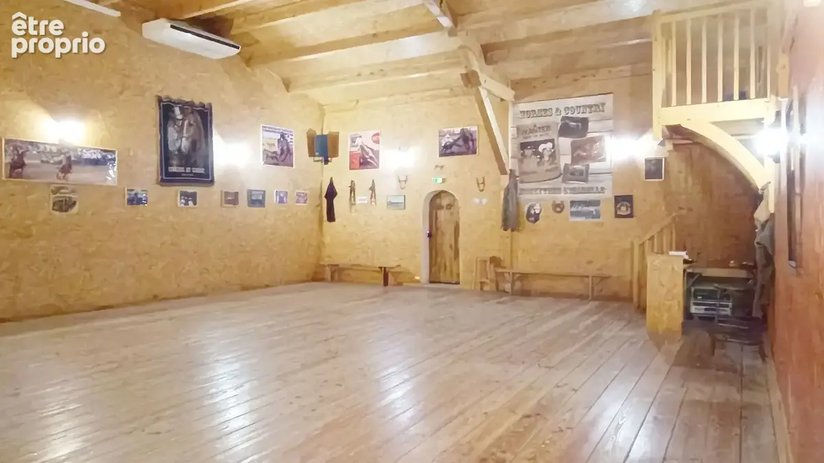 Grande propriété avec dépendance, salle de réception - Gros potentiel - box à chevaux - Ventabren - photo 8