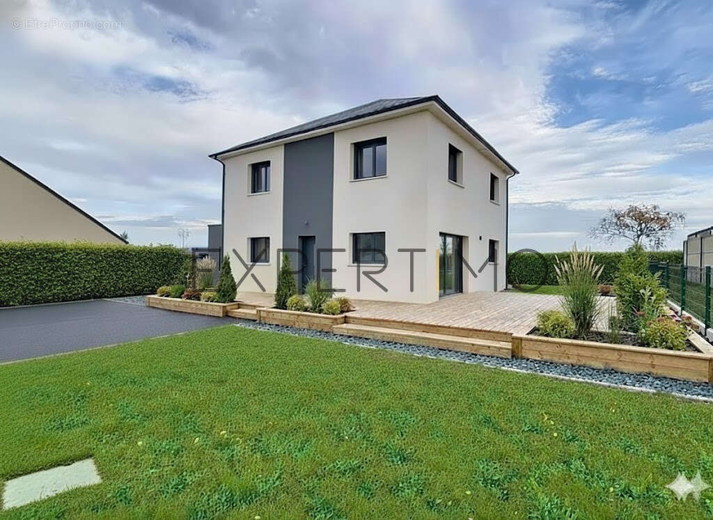 Maison à FONTAINE-ETOUPEFOUR