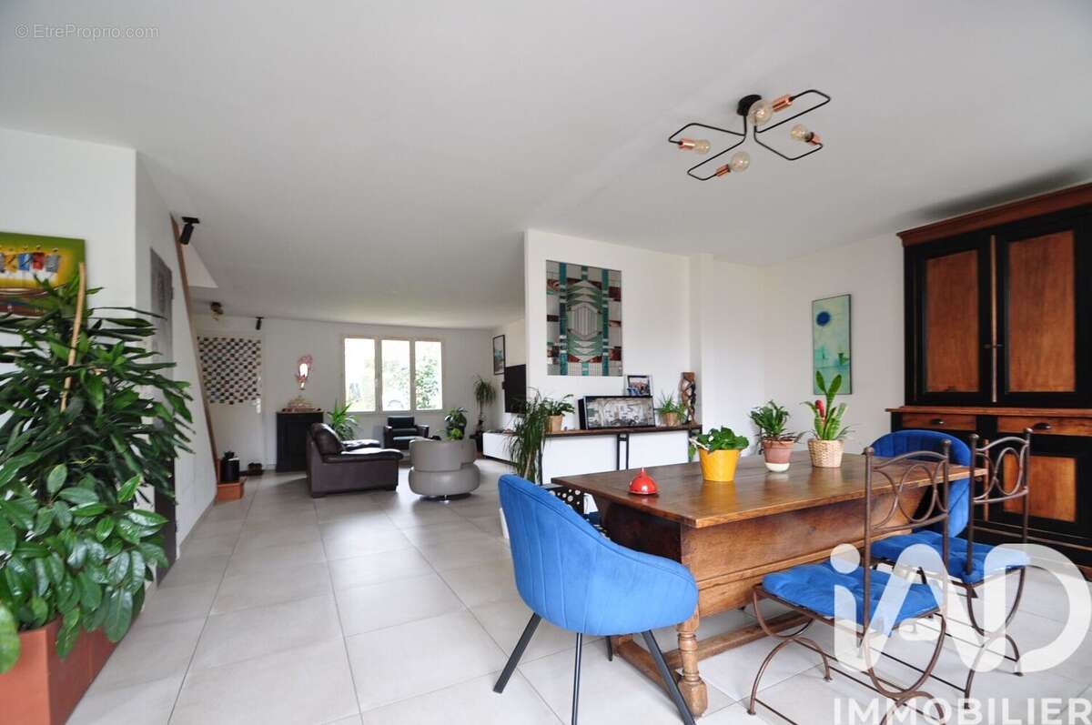 Photo 2 - Maison à MONTEVRAIN