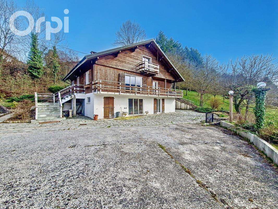 À Vendre maison 232 m2 et logement 50 m2 - photo 4
