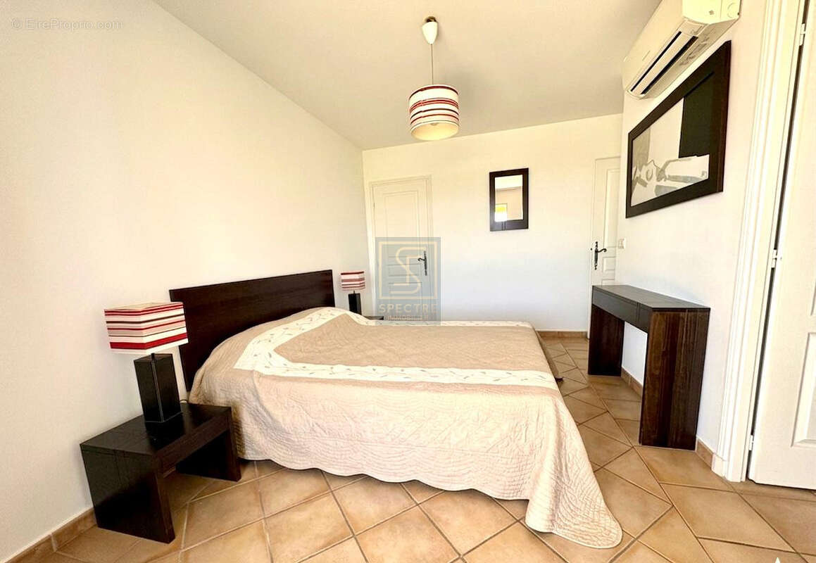 Maison à ROQUEBRUNE-SUR-ARGENS