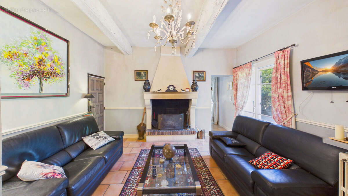 Maison 8 pièces de 214 m² sur 1556 m² de terrain avec studio, piscine et garage - photo 7
