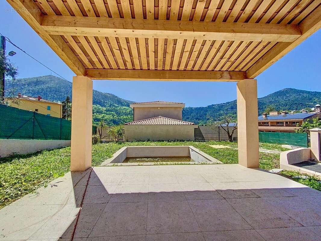 Maison à TOURRETTE-LEVENS