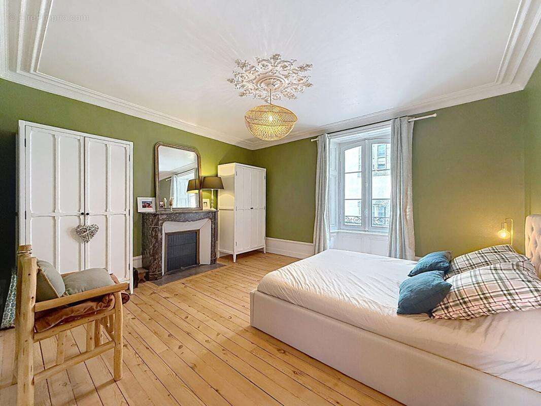 Appartement d'exception de 155 m² dans un ancien hôtel particulier. VANNES HYPER CENTRE - photo 12