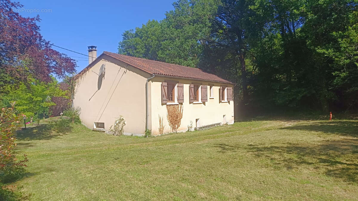 Maison à CHAMPAGNAC-DE-BELAIR