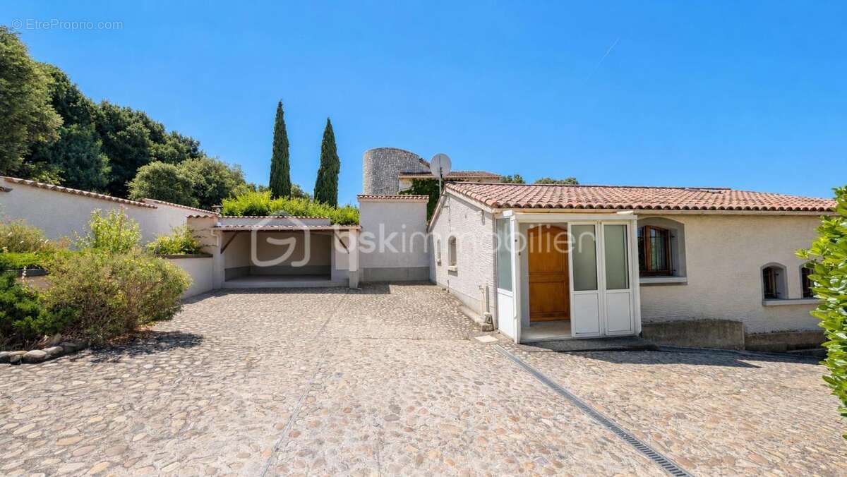 Maison traditionnelle avec très belle vue, grands volumes et terrain de plus de 2 000 m² - photo 8