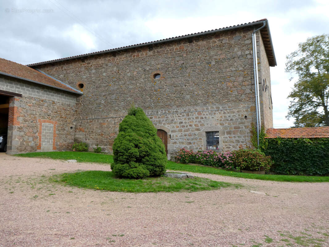 Maison à SAINT-LAURENT-DE-CHAMOUSSET