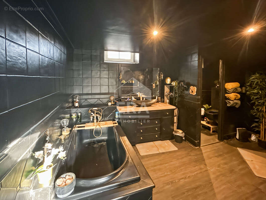 Maison à SAINT-ESCOBILLE