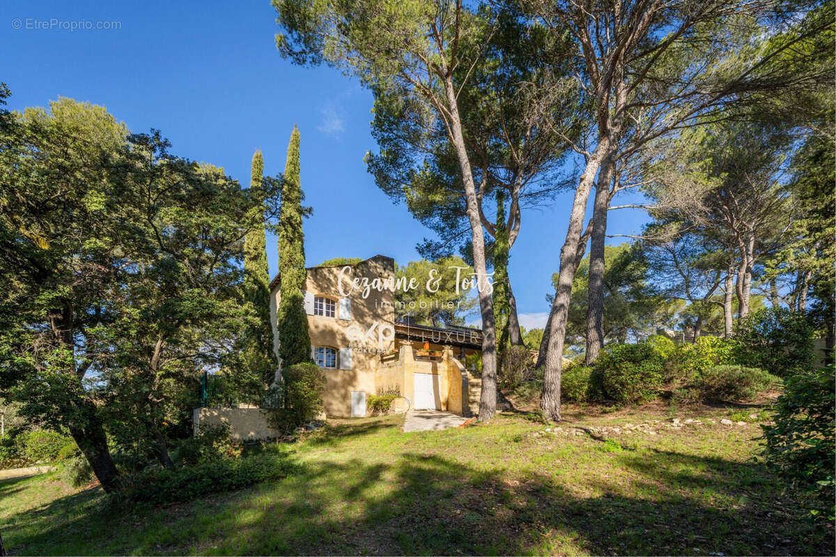 Maison à VENTABREN