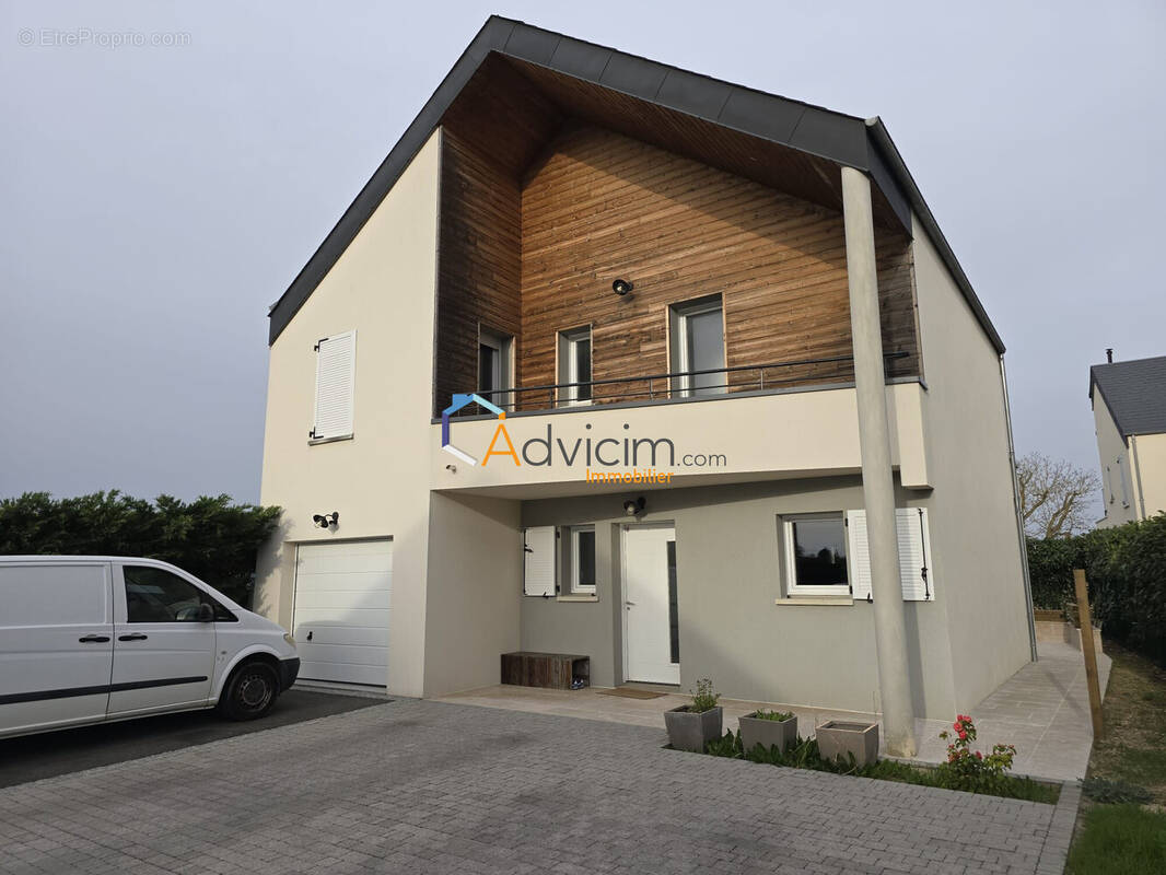 Maison à SAINT-PRYVE-SAINT-MESMIN