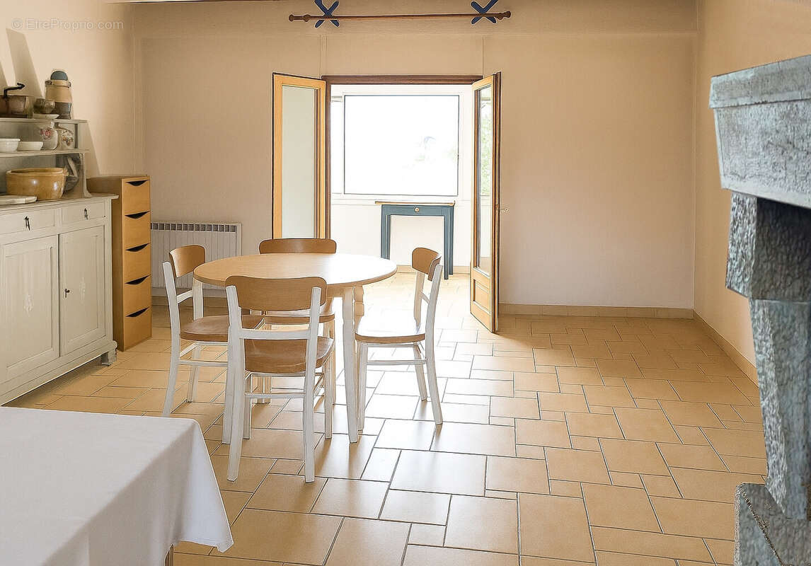 Maison à CHARETTE-VARENNES