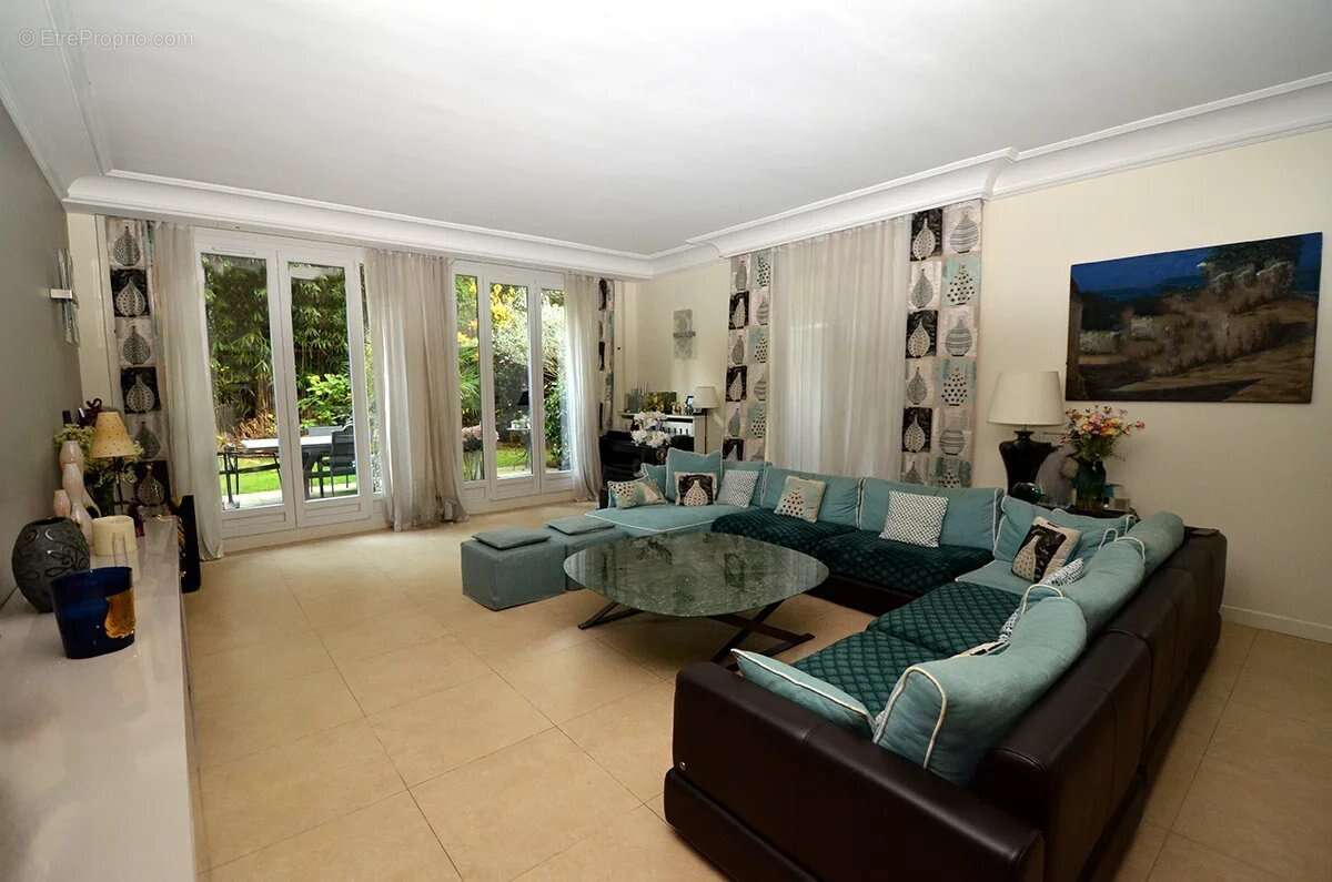 Appartement à NEUILLY-SUR-SEINE