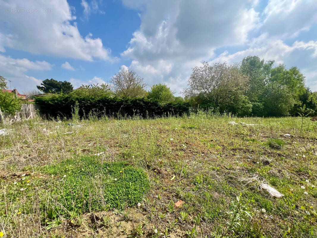 Terrain à EVIN-MALMAISON