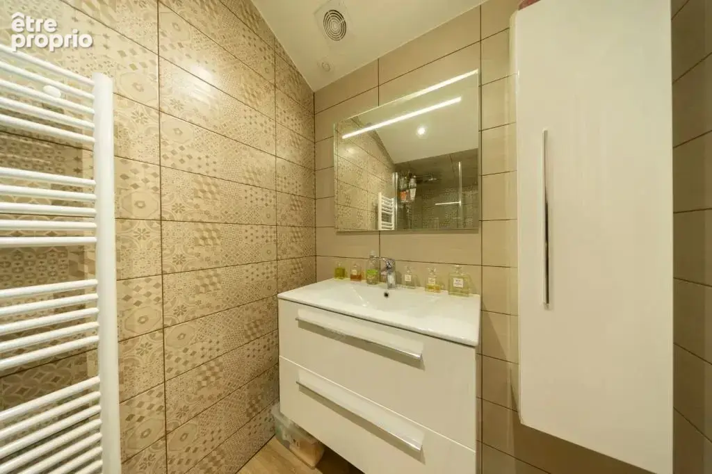 Atypique 2 pieces 74,5 m² renové - faibles charges - photo 6