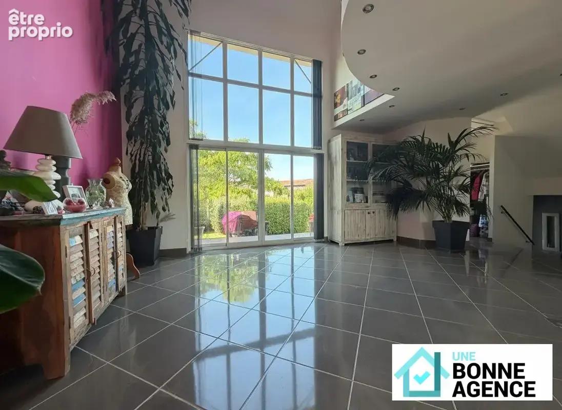 Maison 5 pièces 157 m² à vendre à Saint-Hilaire-Saint-Mesmin (45160) - photo 2
