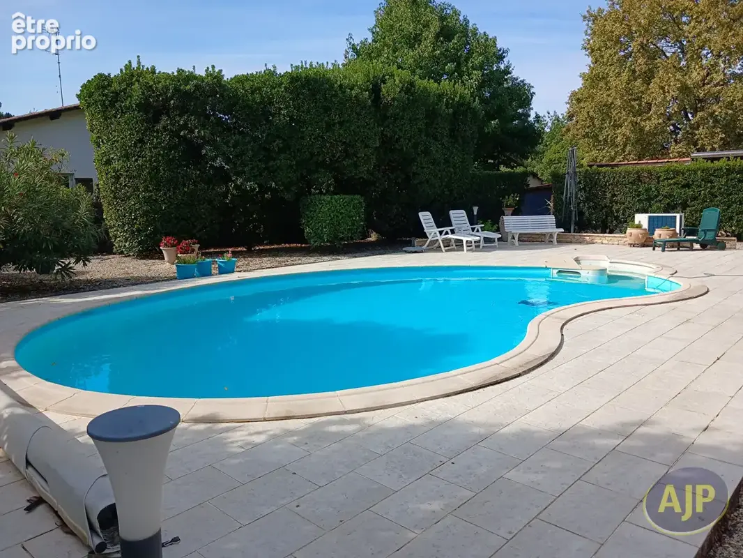 Grande maison familiale avec piscine et rangements - photo 15