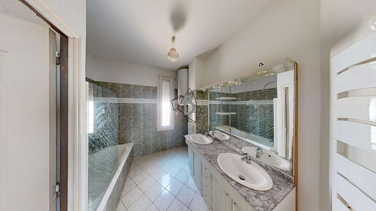 Appartement duplex    83 m2 Carrez / 101 m2 au sol   Proche Place Fernand Peloutier ALBI - photo 4