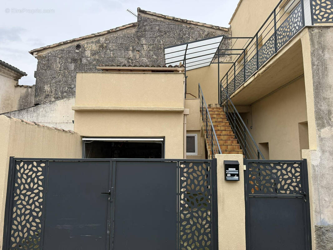 Appartement à REDESSAN