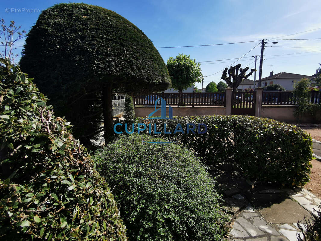 Maison à MABLY