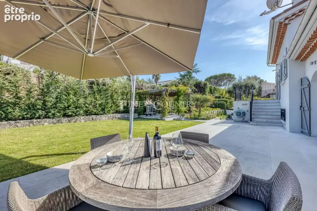 Vente villa  à Mandelieu avec piscine  et vue panoramique - photo 13