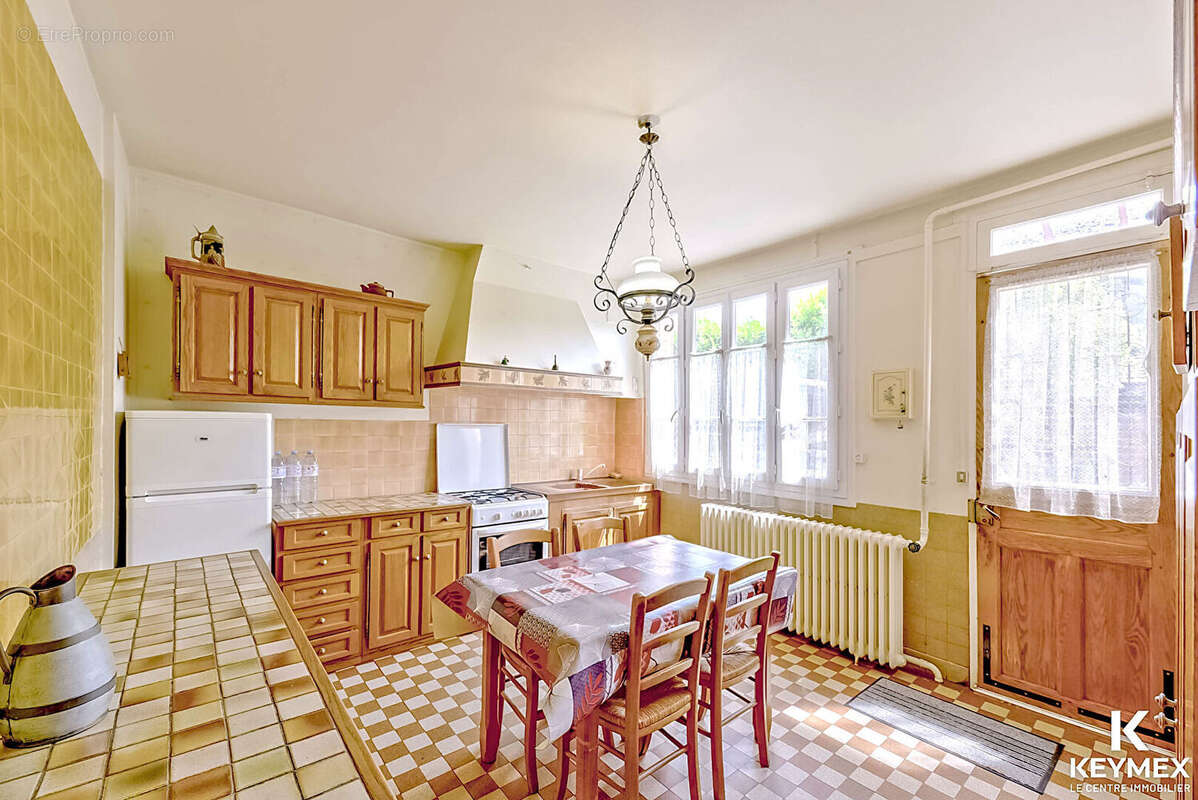 Argenteuil Maison de 4-5 pièces + dépendance sur 316m2 de terrain clos. - photo 4