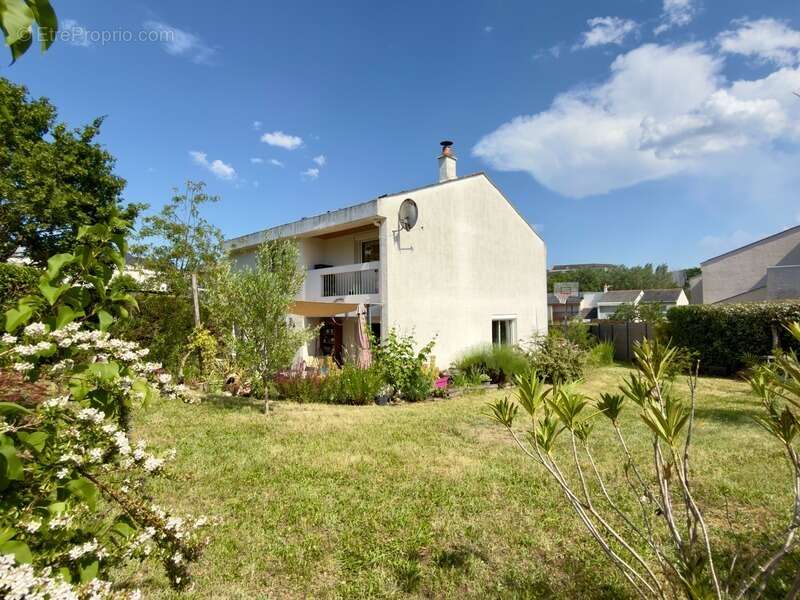 SAUMUR. Quartier Hôpital, Maison jumelée 4 chambres + bureau sur jardin arboré clos - photo 19